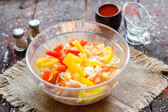 салат из капусты с морковью и уксусом рецепт фото 4